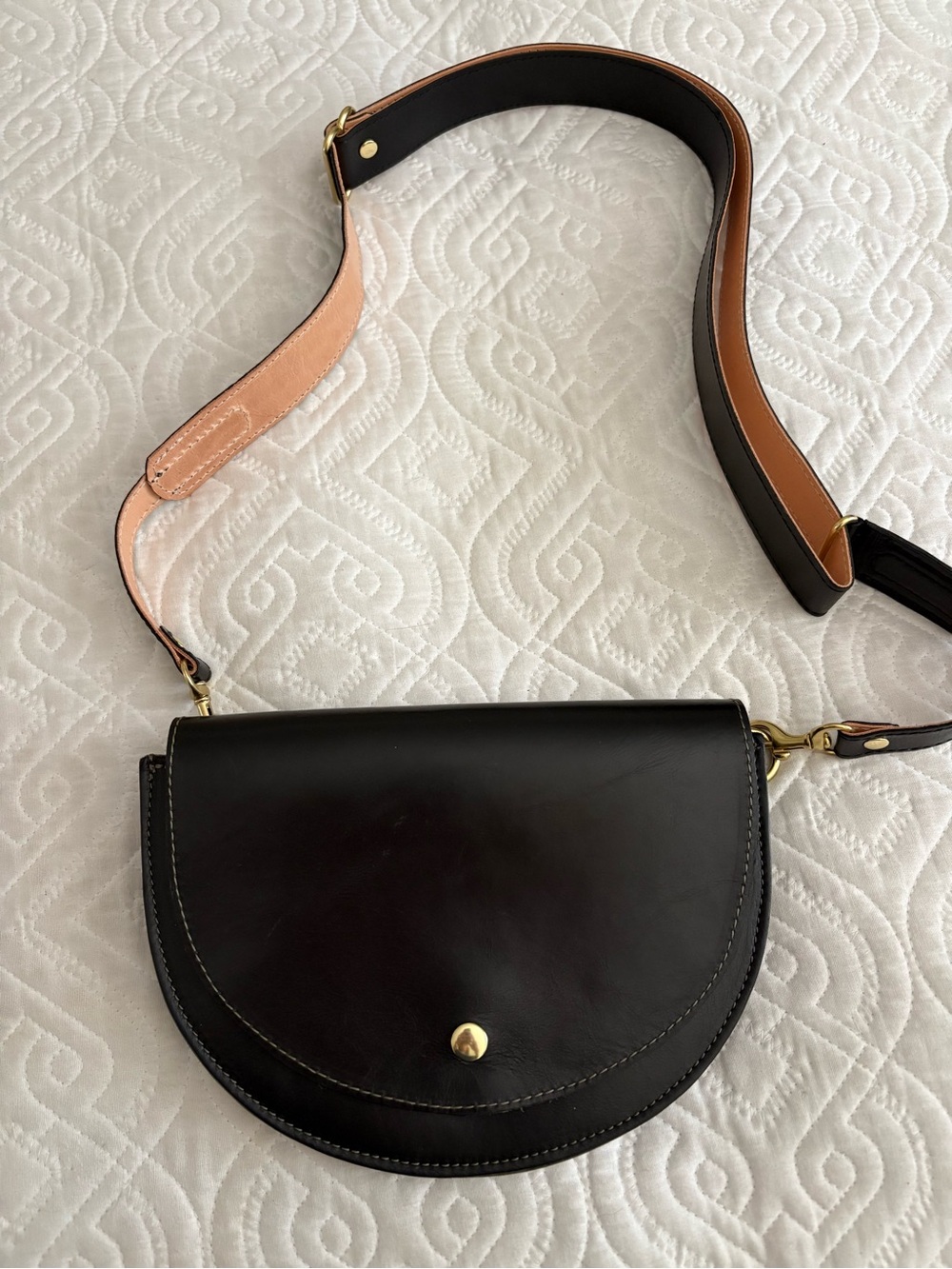 AWL Snap black leather crossbody - Eloise style